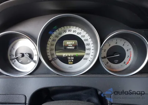 2013 Mercedes-Benz C 300 Sport 4Matic z USA, uszkodzony, nr VIN WDDGF8AB0DR252642